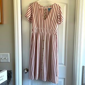 Cute midi dress. Great for brunch/date night.